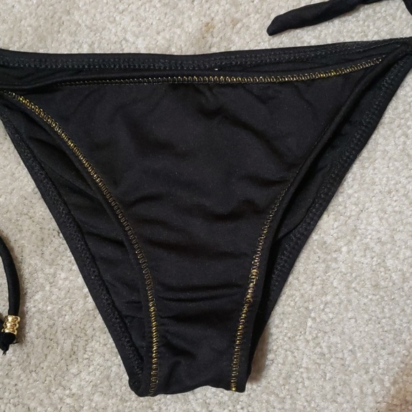 Bikini - Picture 3 of 3